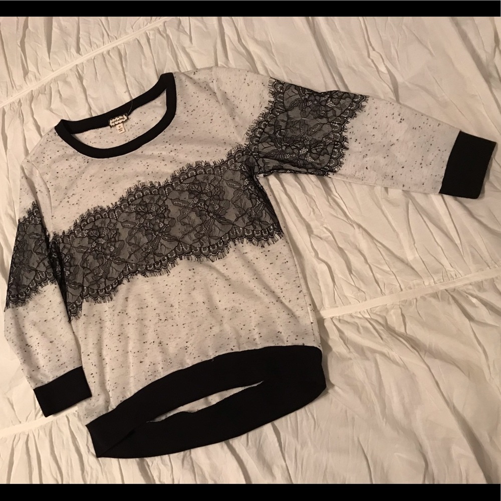 🌷Sale l Heather gray sweater with black lace